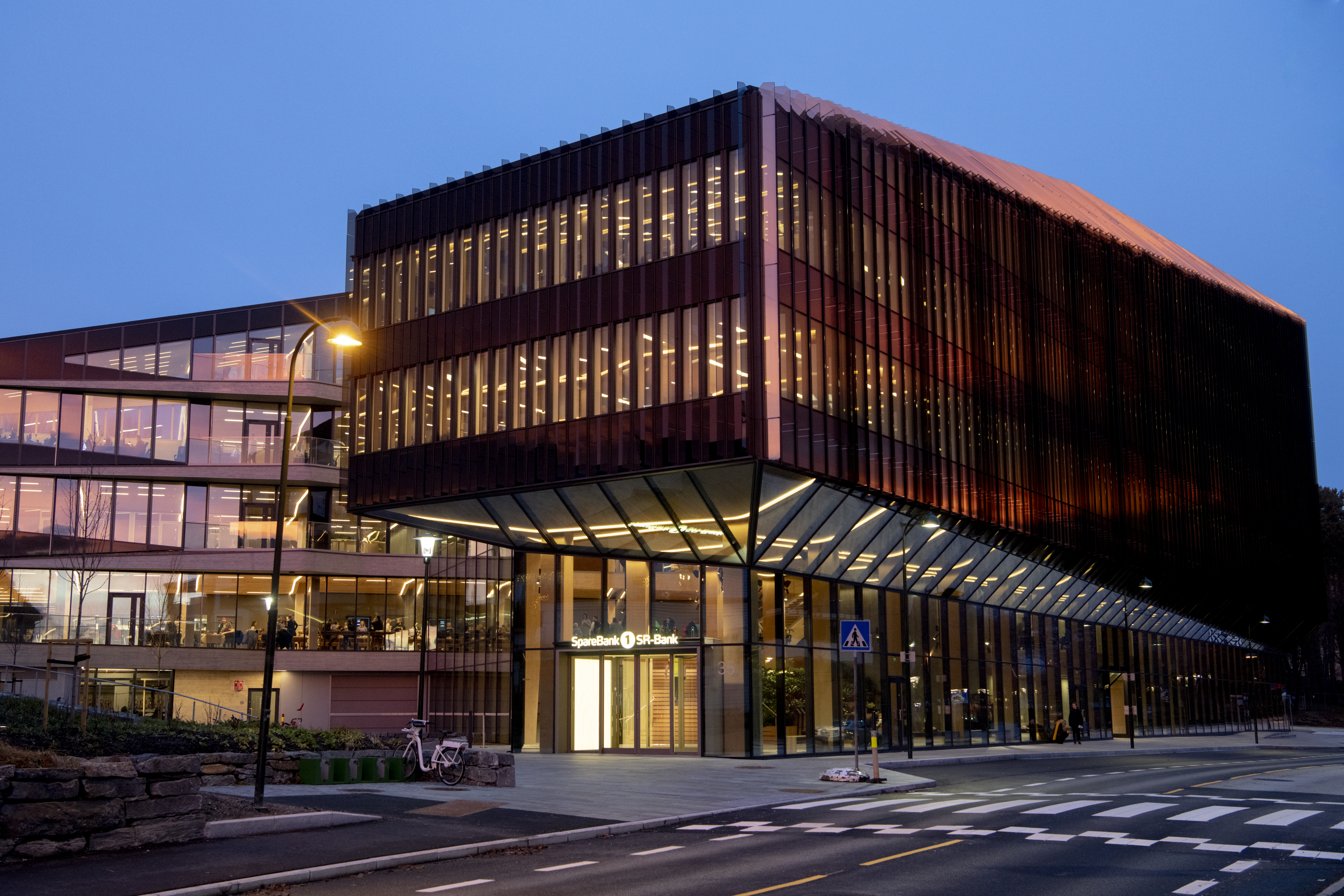 Økonomisk Rapport: Kraftig vekst og nye fusjoner i bank og finans