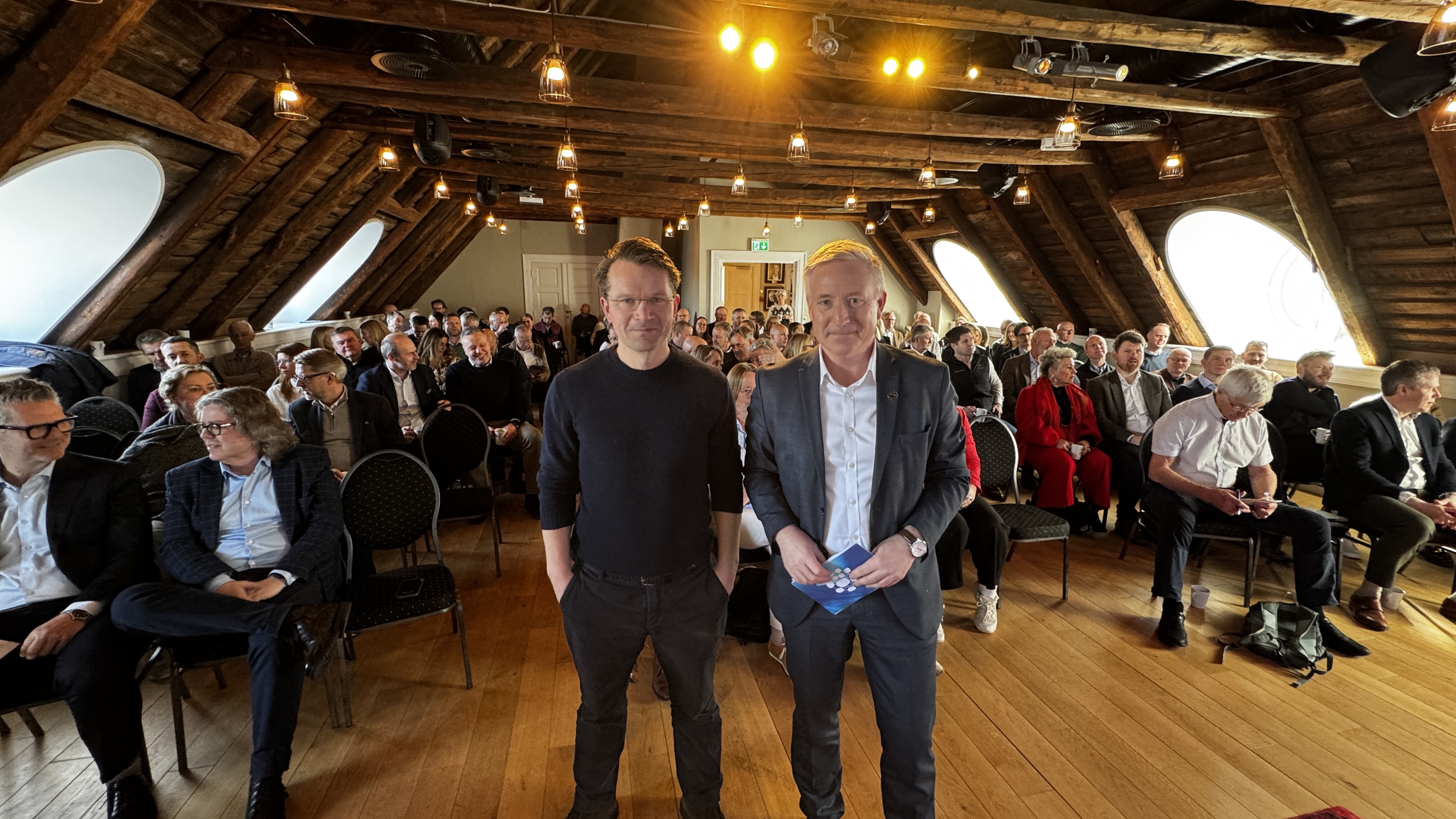 VIDEO: Fullt hus på «Landet som ble for rikt»