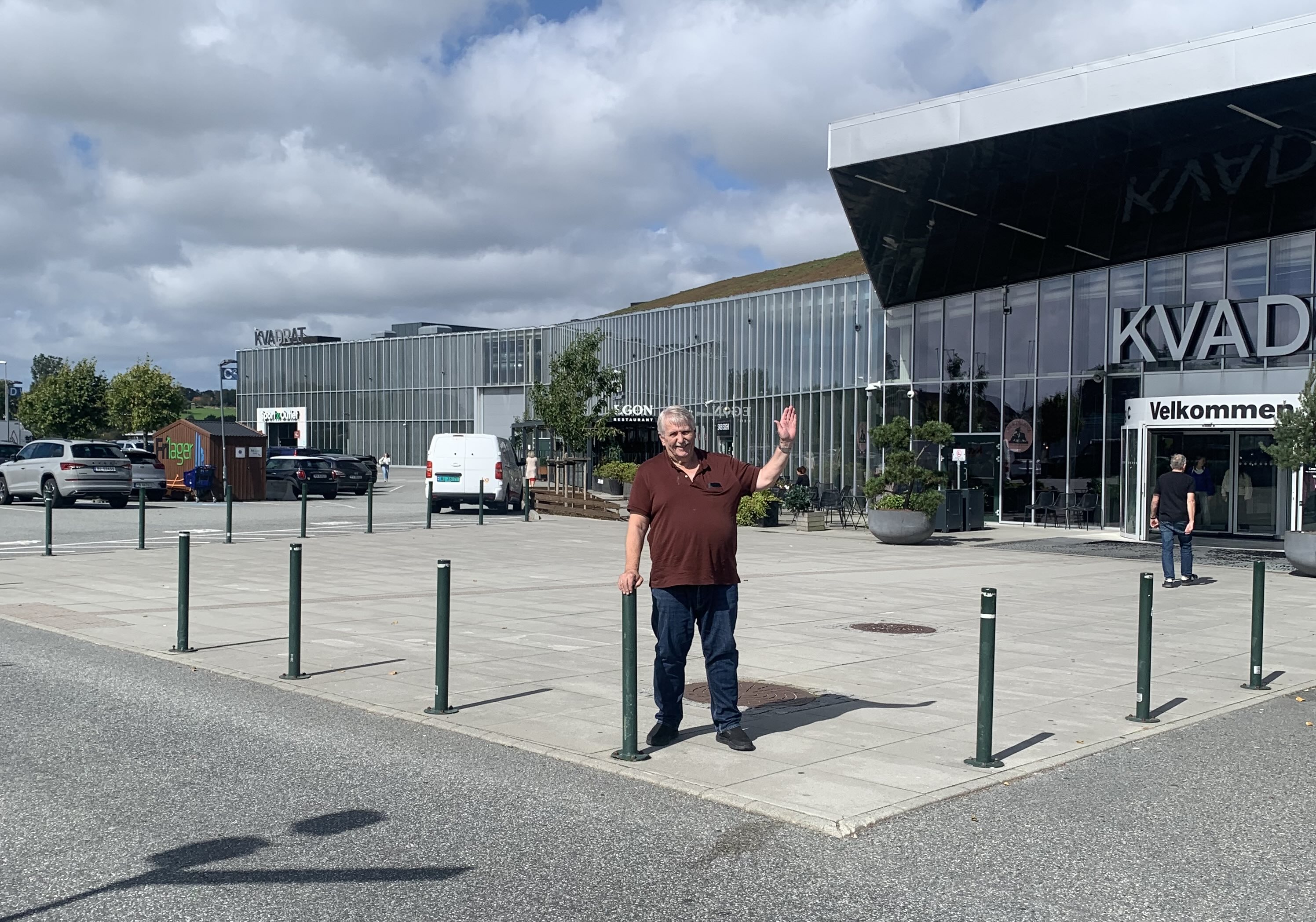 Inviterer til samferdsels-debatt på p-plass