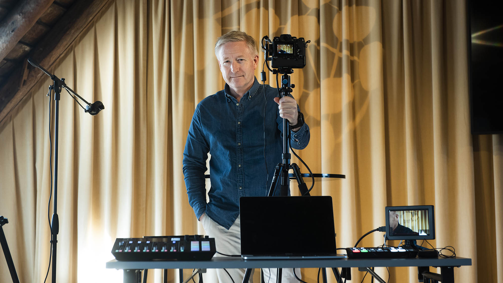 Starter med daglige tv-sendinger